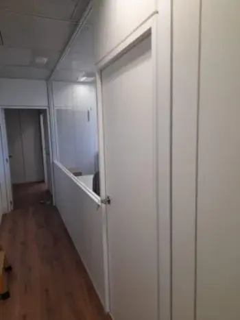 Mampara de Oficina mixta, tablero, cristal, tablero, con puerta Mampara de Oficina mixta, tablero cristal, tablero, en blanco